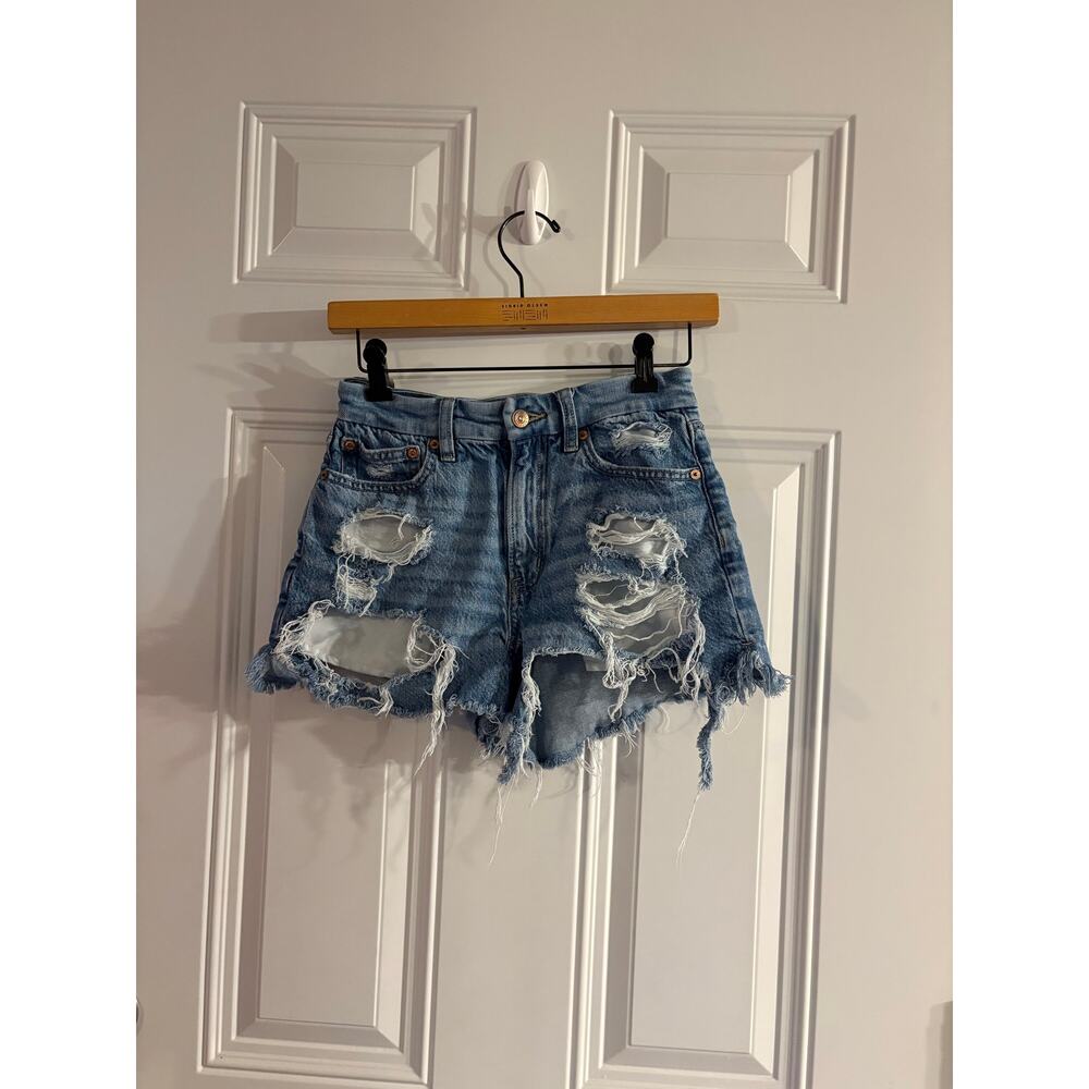 Women’s American Eagle distressed denim shorts size 2